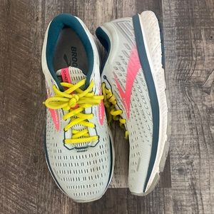 Brooks Ghost 13 Running Shoe Size:9.5 Width:B - Medium